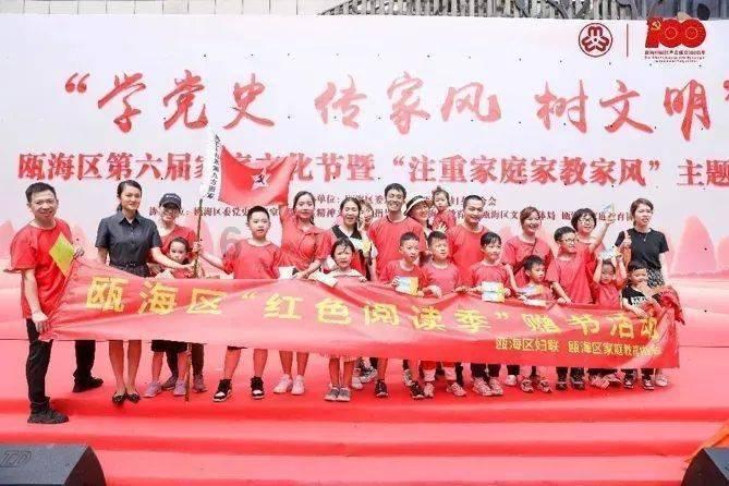 任嘉伦教粉丝跳舞,红不红都一样耐心,人品是真好